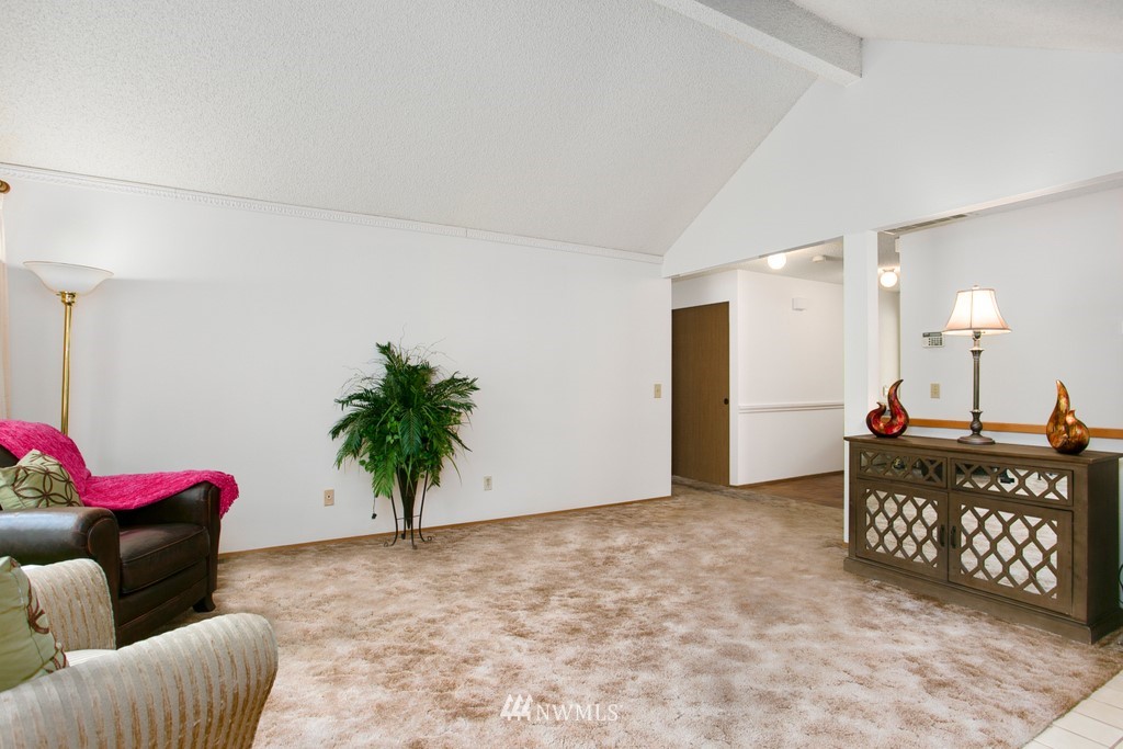 4112 Northeast 1st Place Renton, WA 98059 - Photo 11 of 22 Gallery Image 11