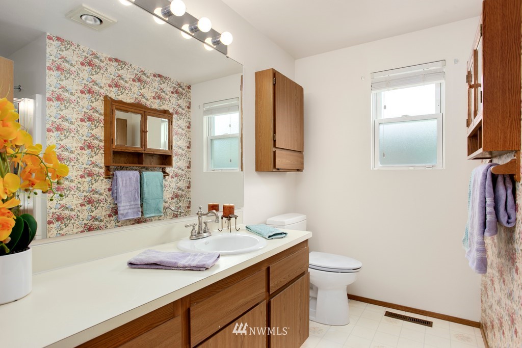 4112 Northeast 1st Place Renton, WA 98059 - Photo 14 of 22 Gallery Image 14