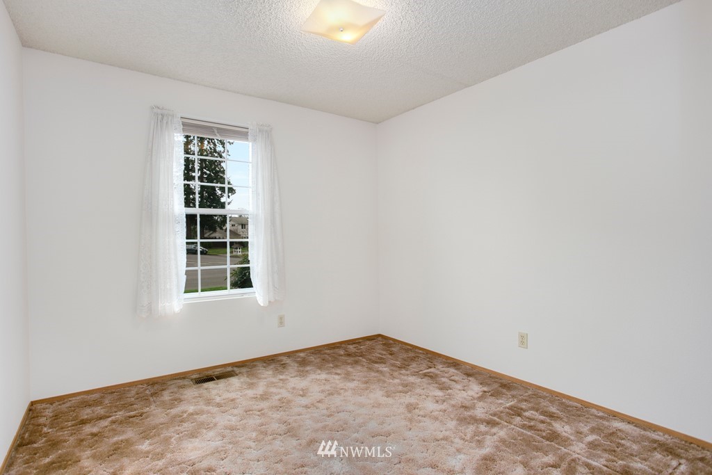 4112 Northeast 1st Place Renton, WA 98059 - Photo 17 of 22 Gallery Image 17