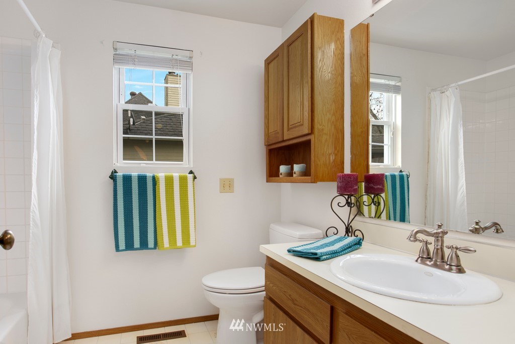 4112 Northeast 1st Place Renton, WA 98059 - Photo 18 of 22 Gallery Image 18