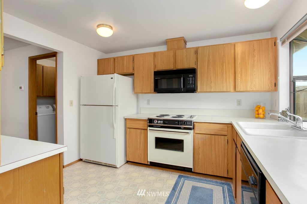 4112 Northeast 1st Place Renton, WA 98059 - Photo 8 of 22 Gallery Image 8