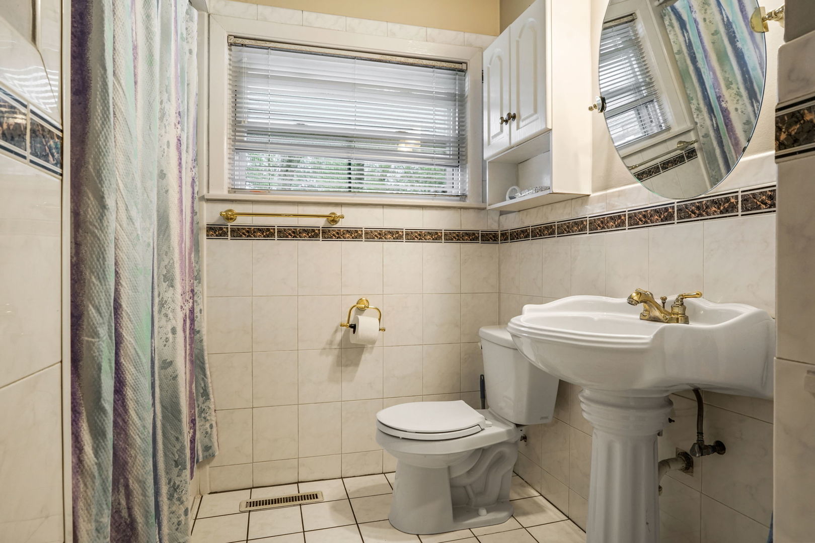 1110 Olive Road Homewood, IL 60430 - Photo 10 of 16 a bathroom with a sink and a toilet