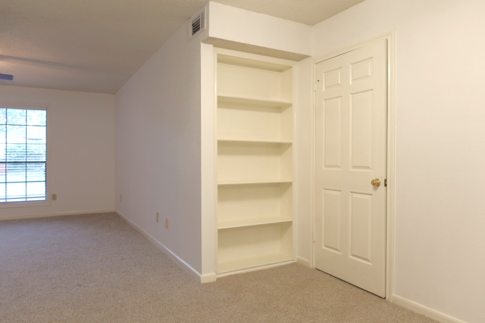 1311 Antoine Drive, Unit 251 Houston, TX 77055 - Photo 7 of 30 a view of an empty room with a window
