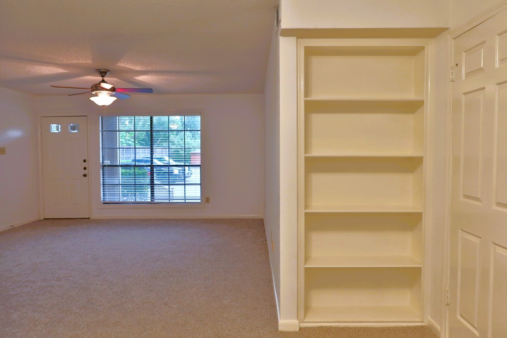 1311 Antoine Drive, Unit 251 Houston, TX 77055 - Photo 9 of 30 a view of an empty room with a window