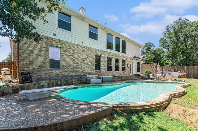 a view of a house with swimming pool and sitting area