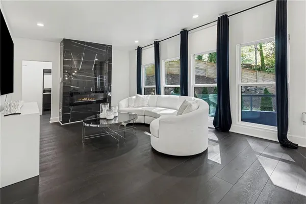 $849,900 | 855 Fleetwood Circle Southwest, Atlanta, GA 30311