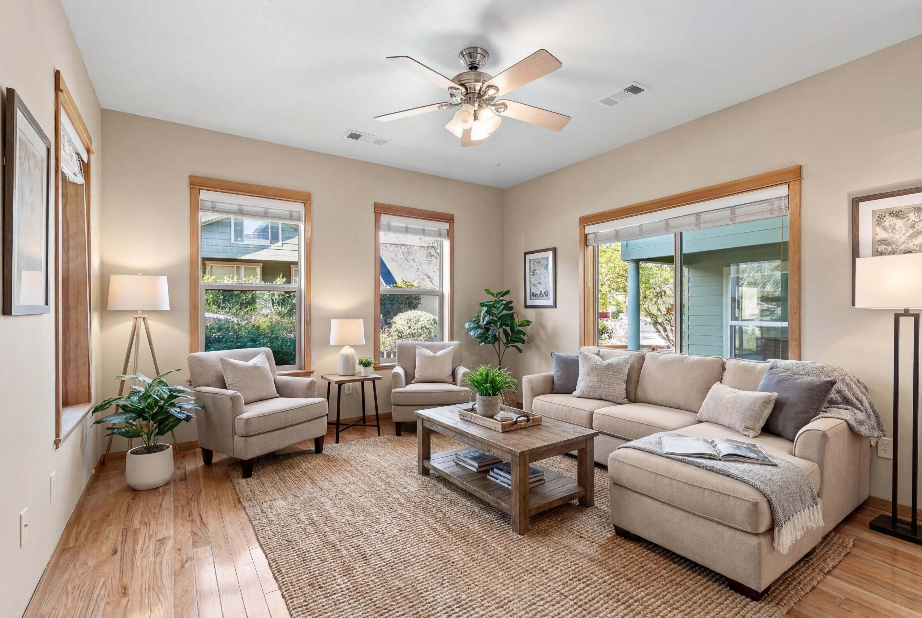 5 Logan Way Talent, OR 97540 - Photo 5 of 35 Living Room VS