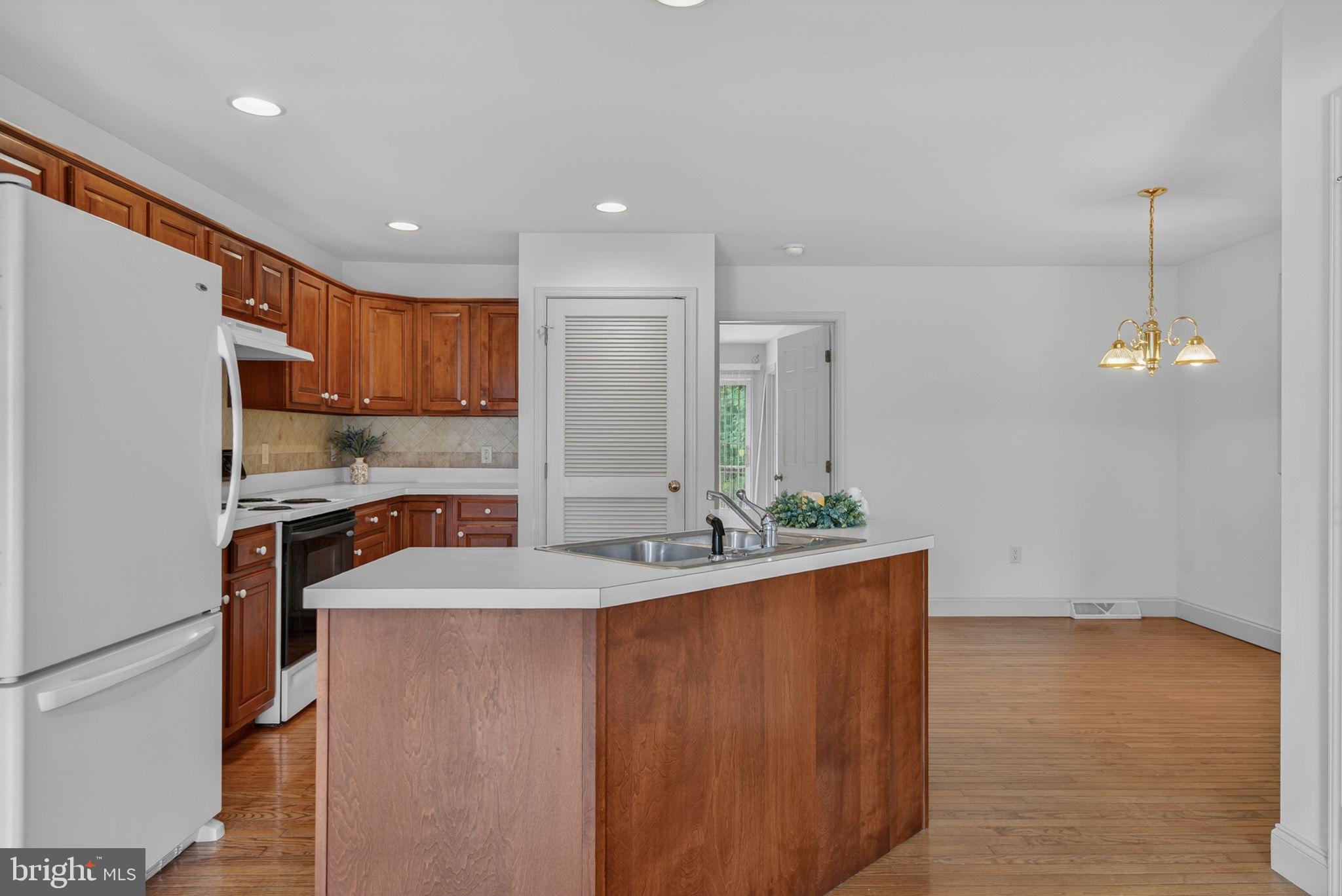 407 Cobblestone Lane Lancaster, PA 17601 - Photo 7 of 35