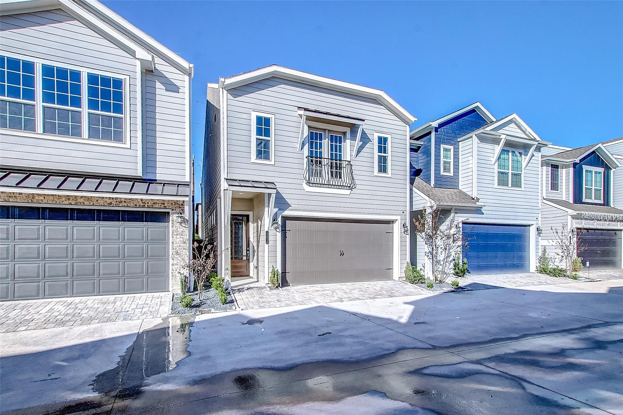 11014 Cres Light Way Houston, TX 77043 - Photo 1 of 10