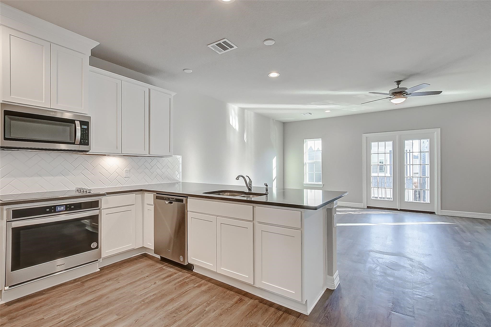 11014 Cres Light Way Houston, TX 77043 - Photo 2 of 10