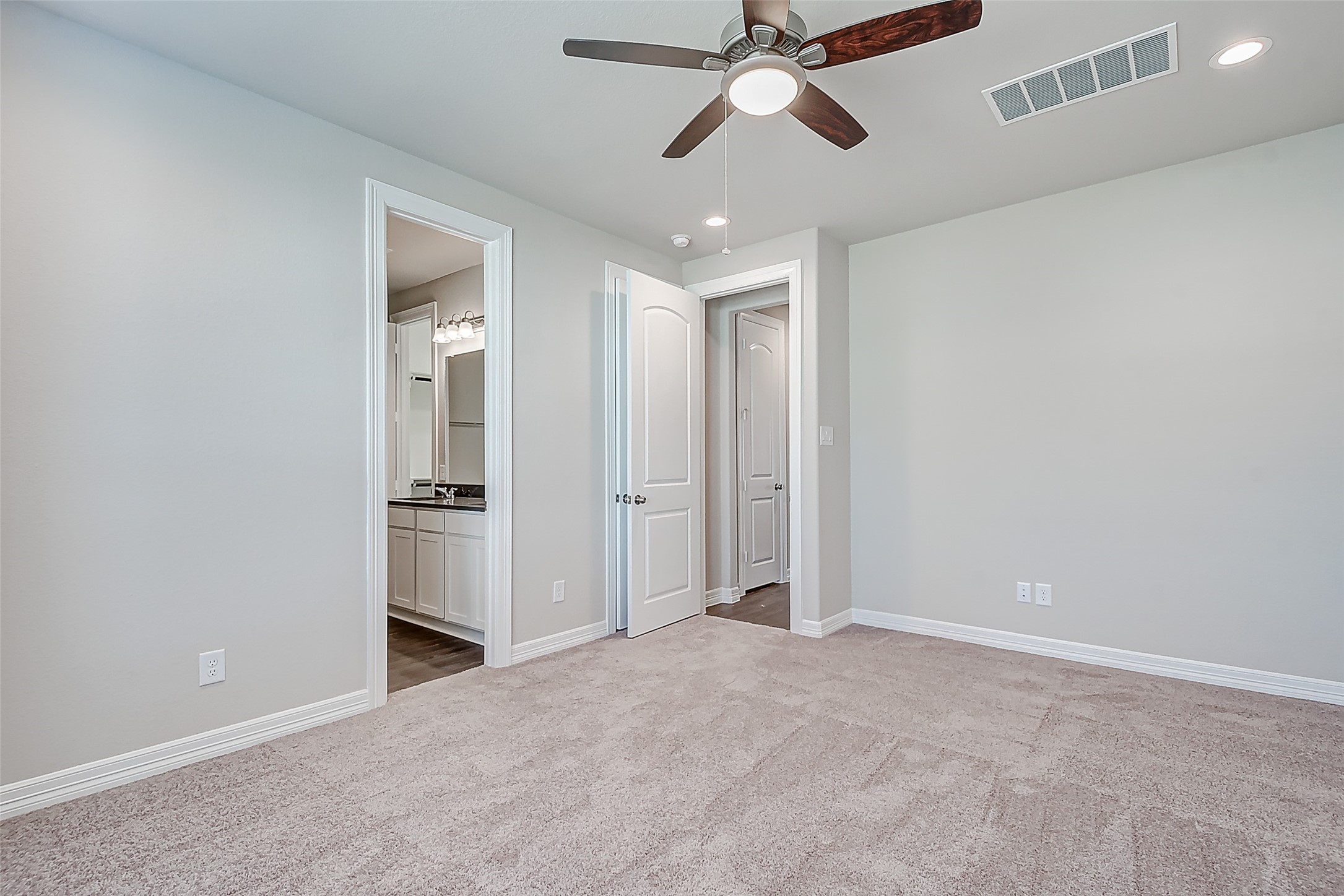 11014 Cres Light Way Houston, TX 77043 - Photo 7 of 16