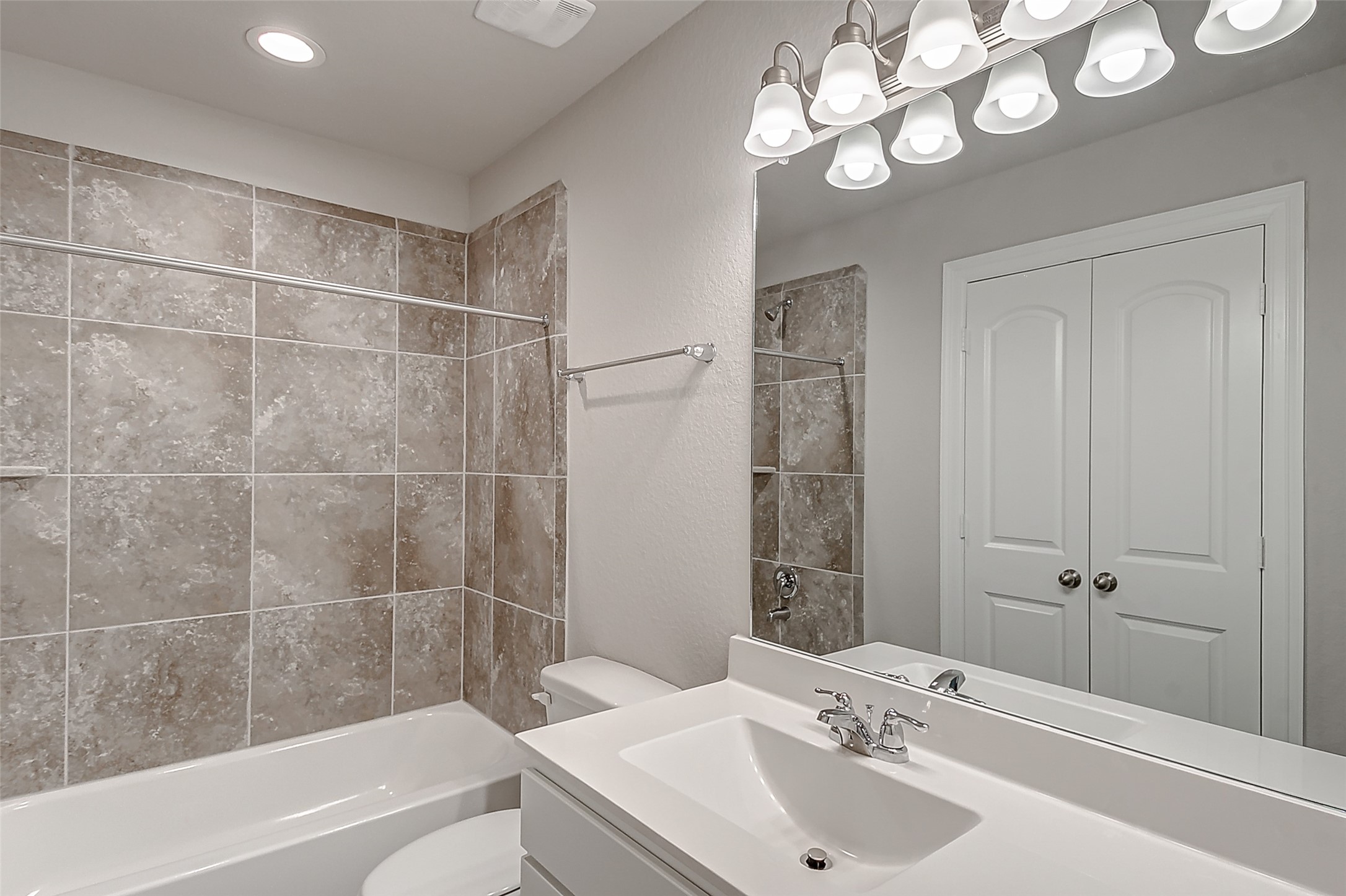 11014 Cres Light Way Houston, TX 77043 - Photo 10 of 16