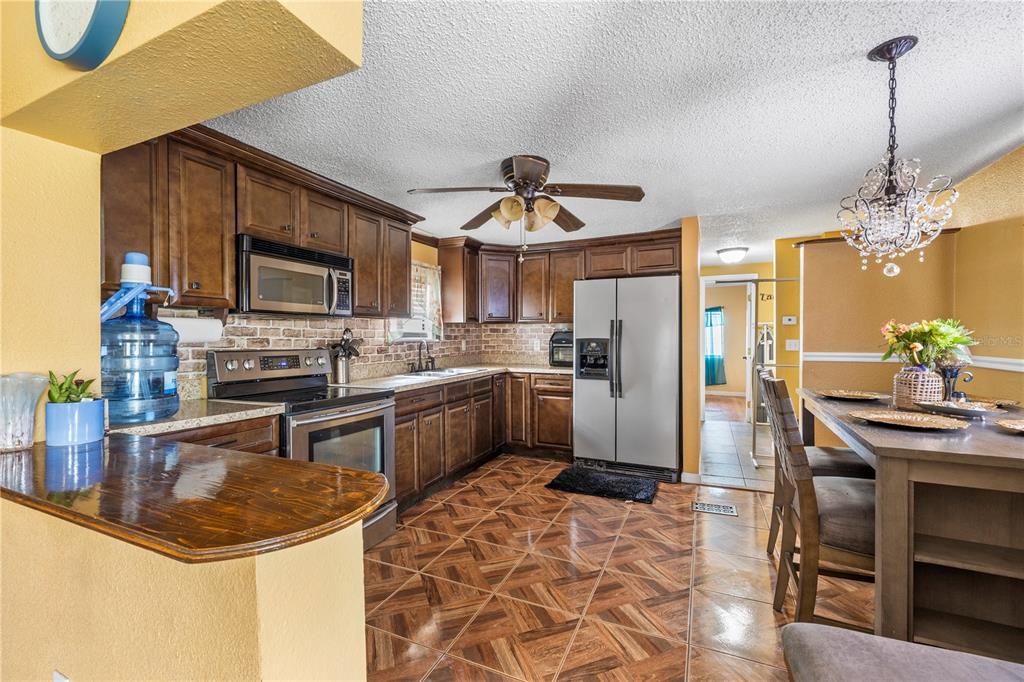 1733 Oakland Road West Lakeland, FL 33801 - Photo 12 of 46 Gallery Image 12