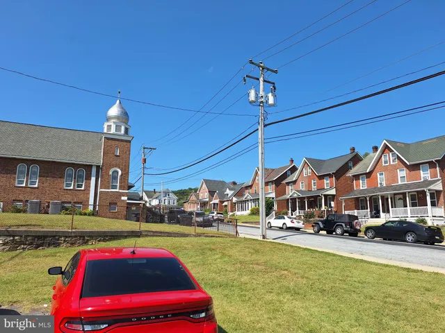 $274,500 | 381 Charles Street, Coatesville, PA 19320