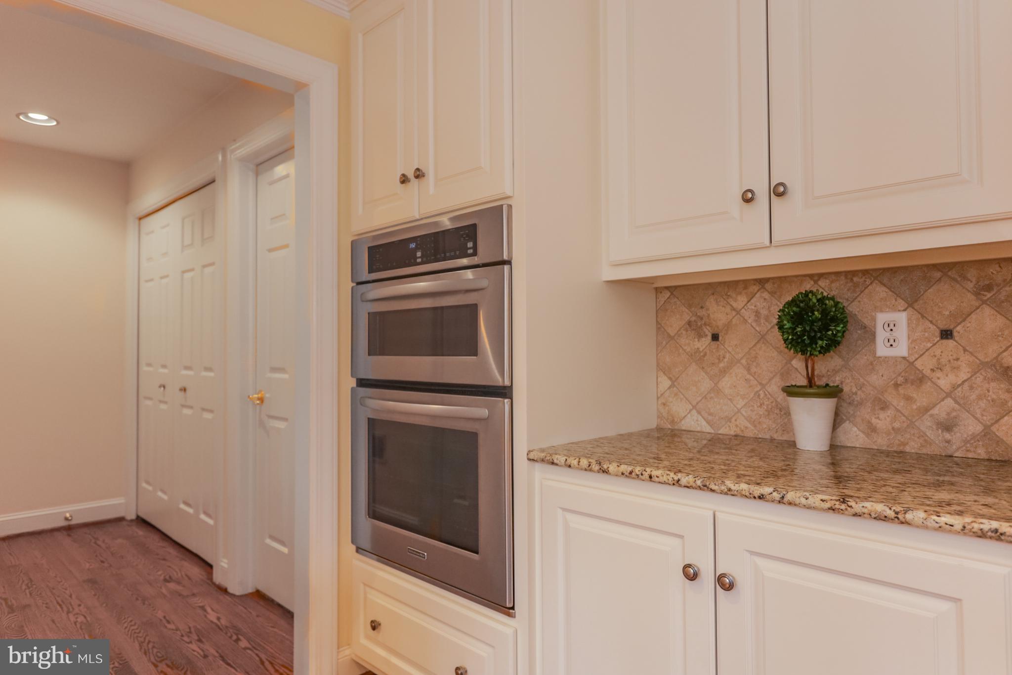 123 Great Circle Road Landenberg, PA 19350 - Photo 11 of 29 Double Oven