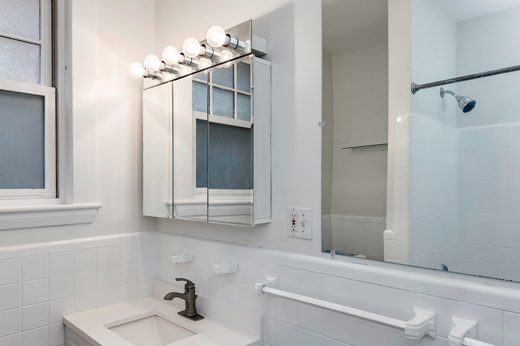 135 Freeman Street, Unit 2A Brookline, MA 02446 - Photo 12 of 16