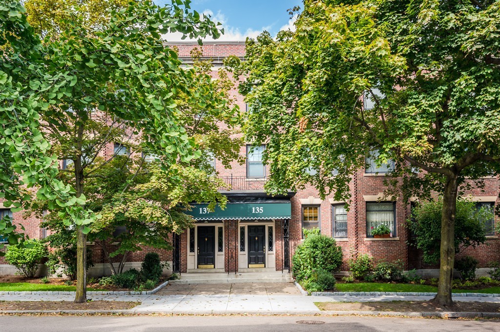 135 Freeman Street, Unit 2A Brookline, MA 02446 - Photo 15 of 16