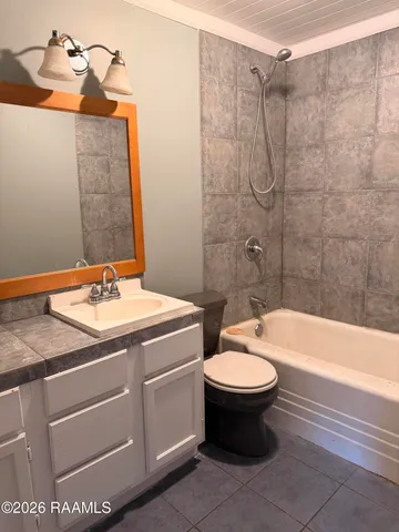 $1,400 | 155 Duperier Avenue, New Iberia, LA 70563