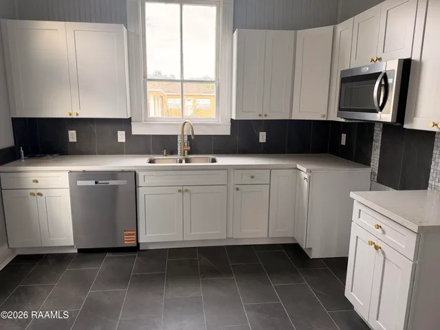 $1,400 | 155 Duperier Avenue, New Iberia, LA 70563