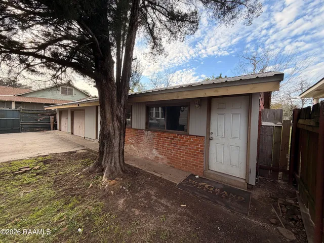 $1,400 | 155 Duperier Avenue, New Iberia, LA 70563