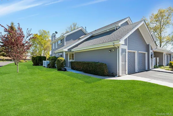 $3,500 | 367 Seabreeze Court, Moriches, NY 11955