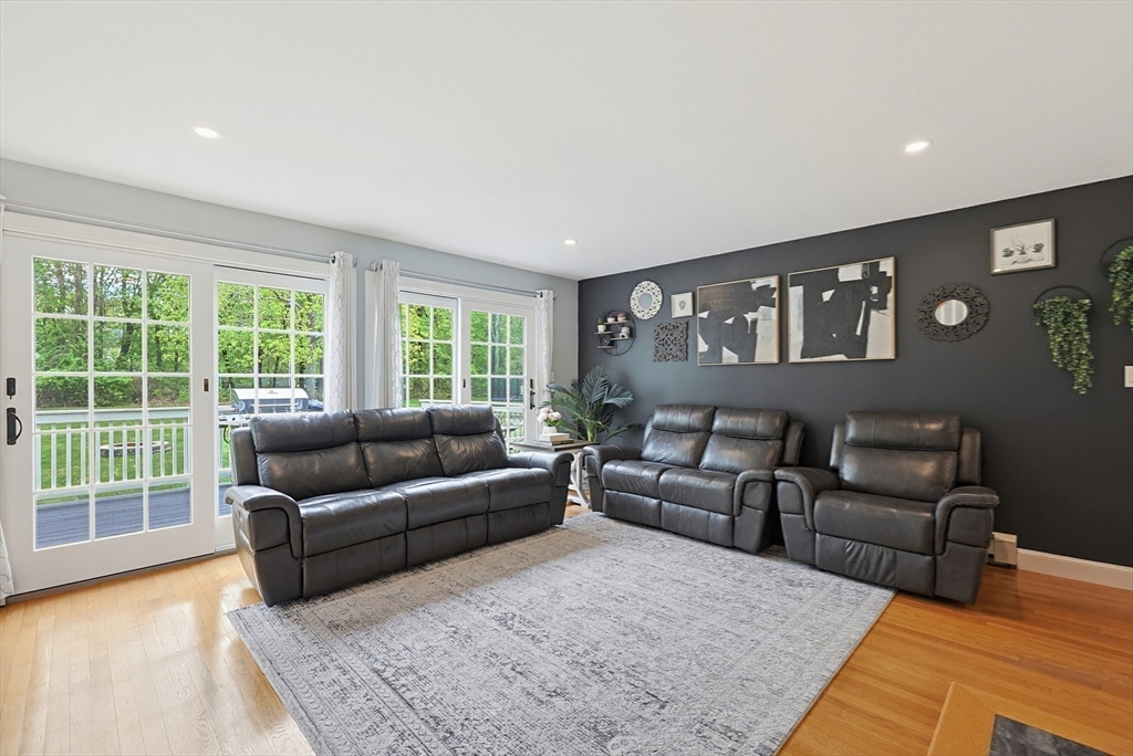 424 Dedham Street Wrentham, MA 02093 - Photo 18 of 40