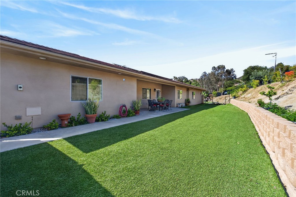 2914 Vista Del Rio Fallbrook, CA 92028 - Photo 25 of 57 a front view of house with a garden and patio