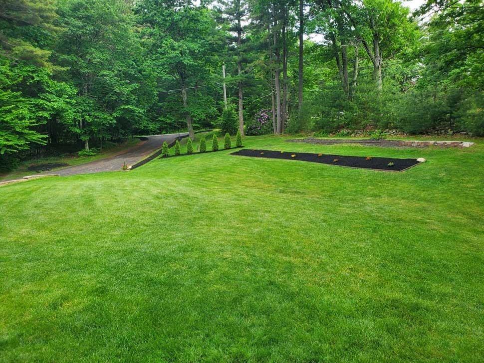 106 Hardy Road Londonderry, NH 03053 - Photo 3 of 24 Gallery Image 3