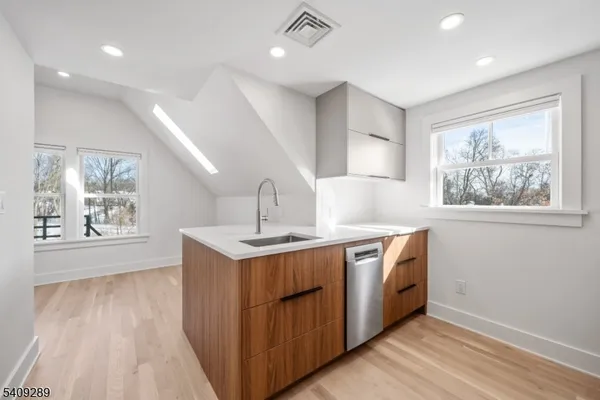 $3,300 | 96 Watchung Avenue, Montclair, NJ 07043