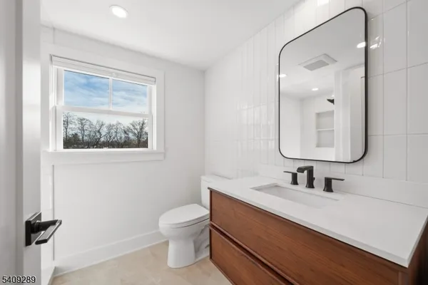 $3,300 | 96 Watchung Avenue, Montclair, NJ 07043