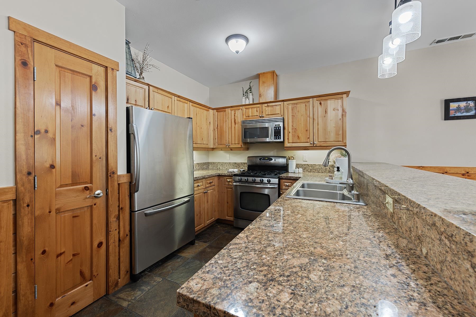 10890 Cinnabar Way, Unit 6 Truckee, CA 96161 - Photo 6 of 25