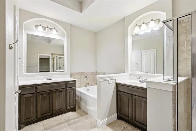 $400,000 | 404 West 3rd Street, Kennedale, TX 76060