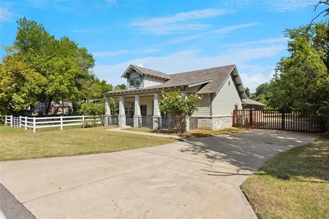$400,000 | 404 West 3rd Street, Kennedale, TX 76060