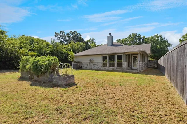 $400,000 | 404 West 3rd Street, Kennedale, TX 76060