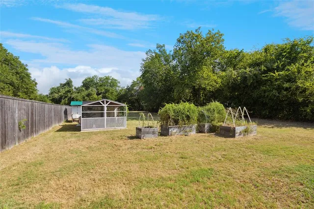 $400,000 | 404 West 3rd Street, Kennedale, TX 76060