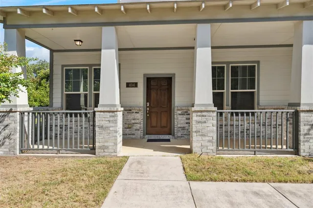$400,000 | 404 West 3rd Street, Kennedale, TX 76060