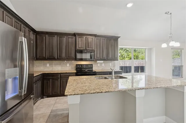 $400,000 | 404 West 3rd Street, Kennedale, TX 76060