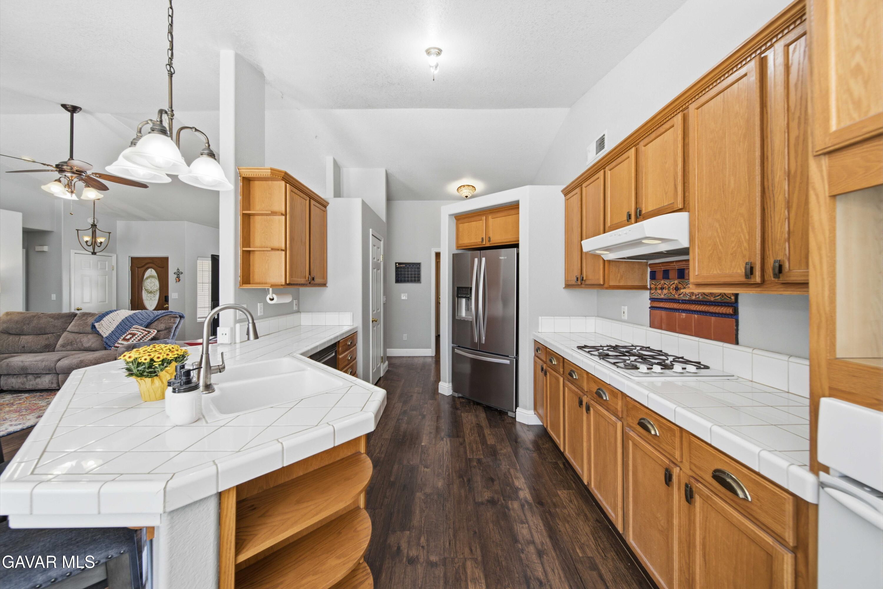 29960 Caddy Lane Tehachapi, CA 93561 - Photo 14 of 37 29960 Caddy Ln-15