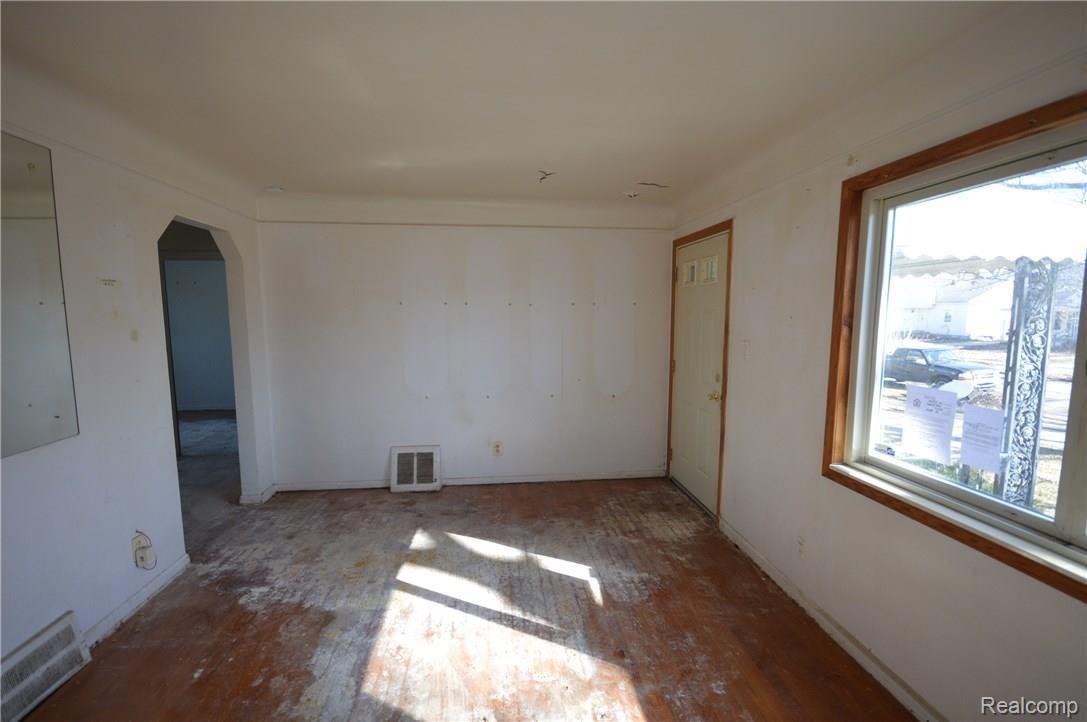 6349 Rutland Street Detroit, MI 48228 - Photo 8 of 10 Darryl 3-30-2015 200.JPG