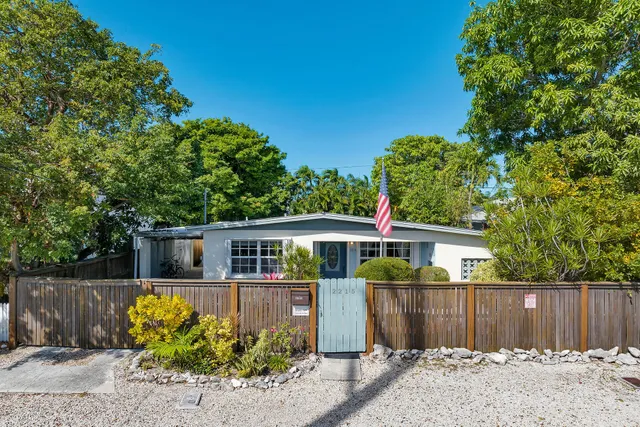 $1,225,000 | 2215 Staples Avenue, Key West, FL 33040