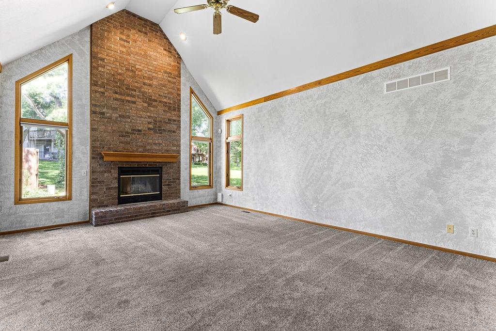 403 North Leonard Road St. Joseph, MO 64506 - Photo 10 of 63