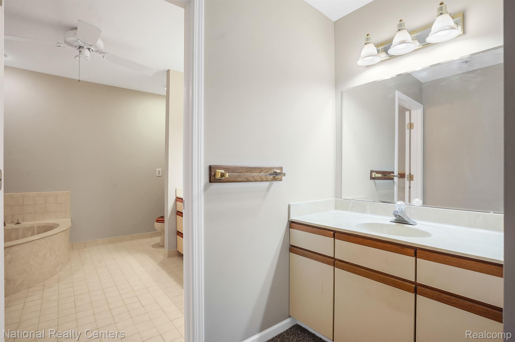 23085 Farmington Road Farmington, MI 48336 - Photo 21 of 31 Gallery Image 21