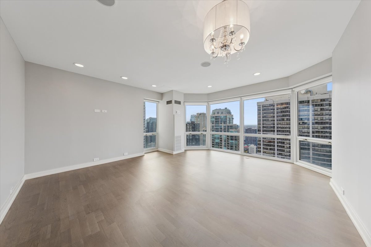 100 East Huron Street, Unit 3901 Chicago, IL 60611 - Photo 18 of 27