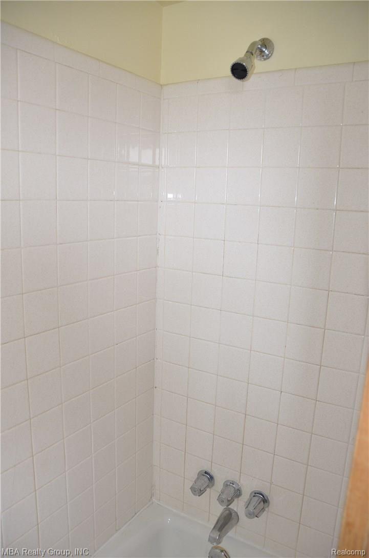 26251 Gibraltar Road Flat Rock, MI 48134 - Photo 11 of 14 DSC_7440.JPG