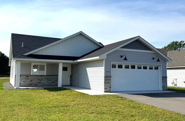 $319,900 | 1710 Maple Leaf Lane, Litchfield, MN 55355