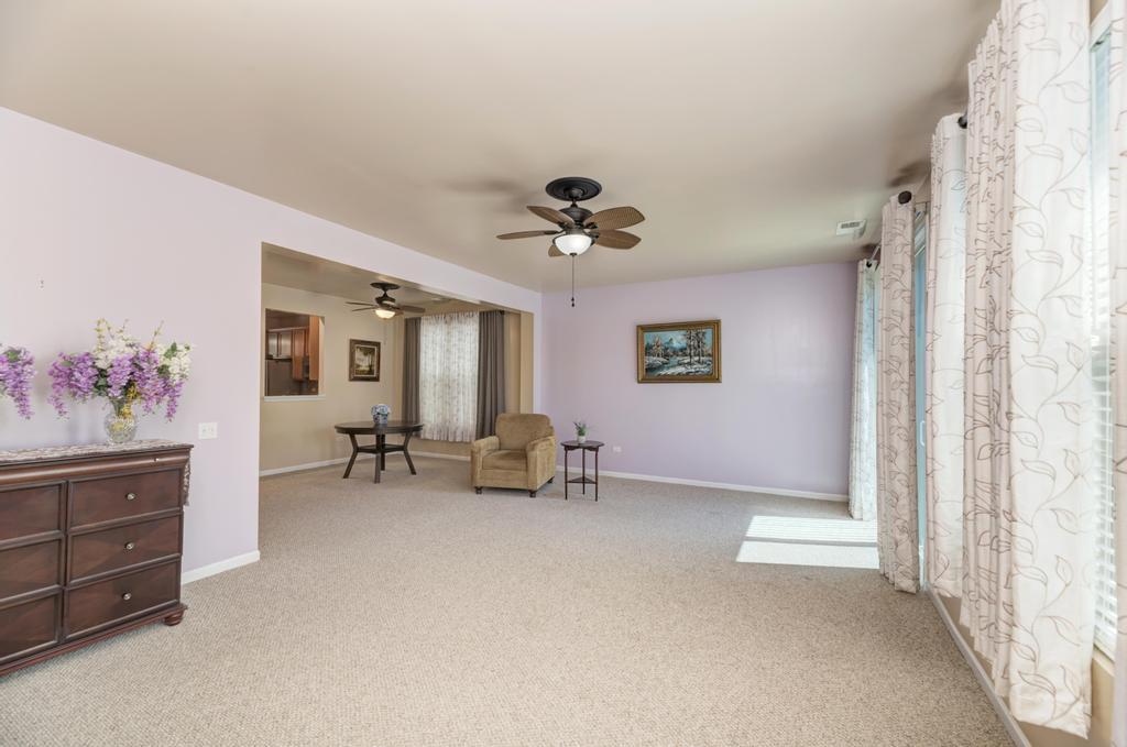 2886 Edgewater Drive Elgin, IL 60124 - Photo 17 of 31