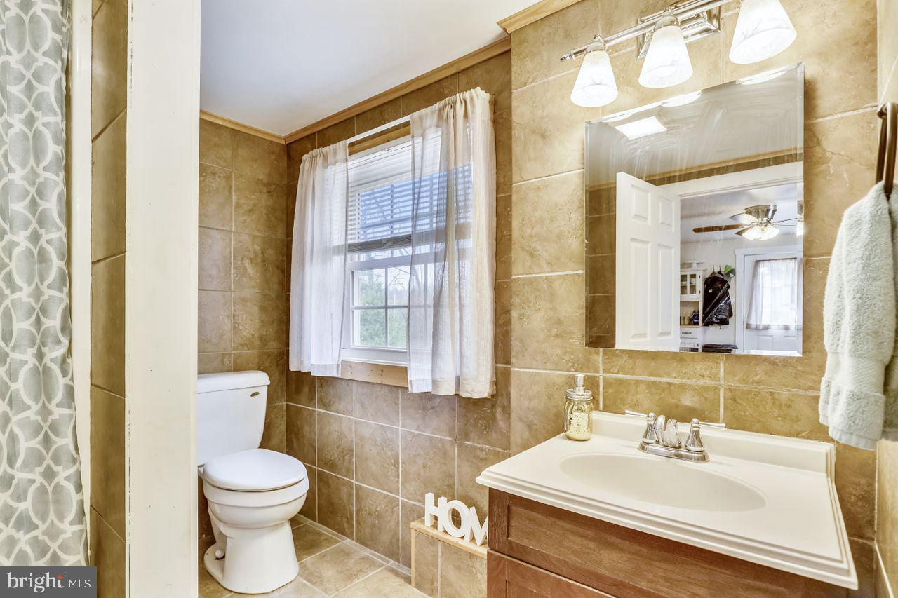 3810 Hallowing Point Road Prince Frederick, MD 20678 - Photo 17 of 27 Full Bathroom on Main Level