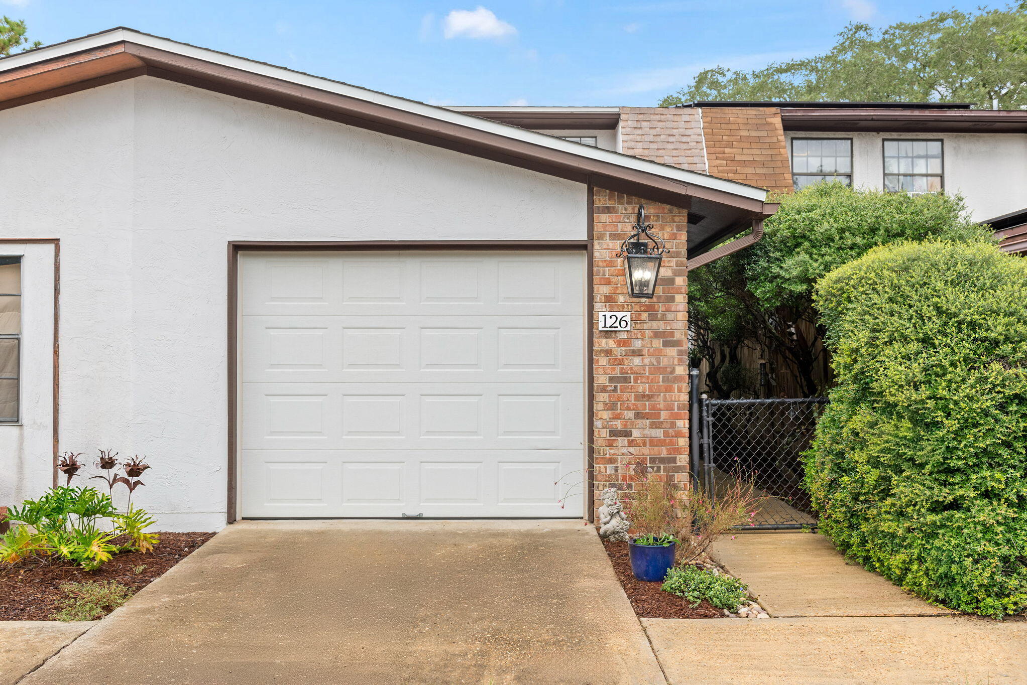 37 12th Street, Unit V126 Shalimar, FL 32579 - Photo 24 of 26 a house with a outdoor space
