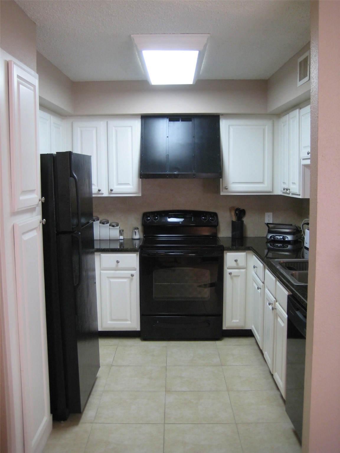 11002 Hammerly Boulevard, Unit 200 Houston, TX 77043 - Photo 7 of 17 a kitchen with a refrigerator stove and sink