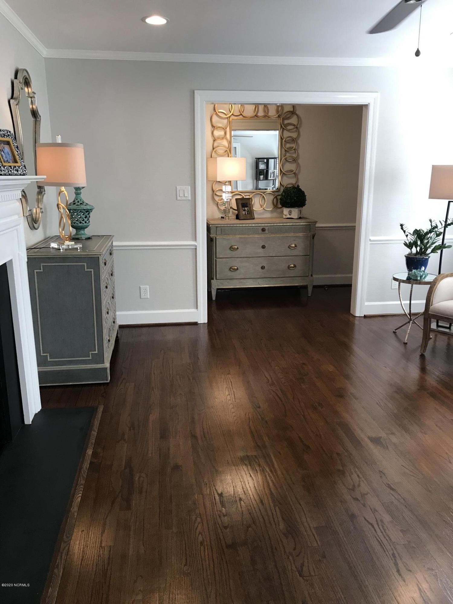 804 Raleigh Rd Parkway West Wilson, NC 27893 - Photo 8 of 35 LIVING ROOM